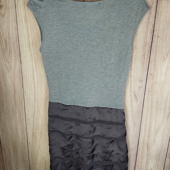 Janet Paris Gray Sleeveless Twisted Front Tiered Skirt Dress With Dual Material - Picture 4 of 9